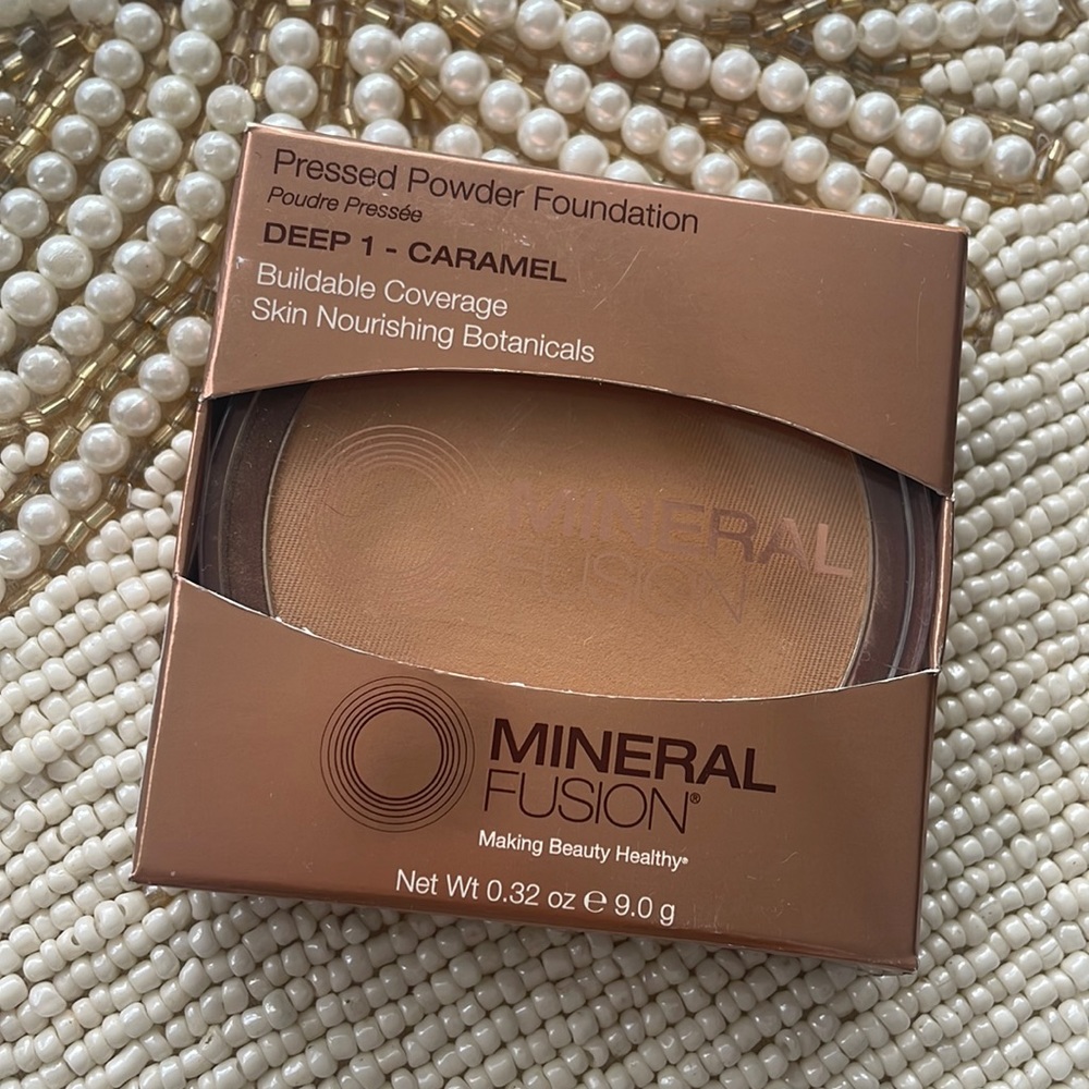Pressed powder foundation. Deep 1 Caramel